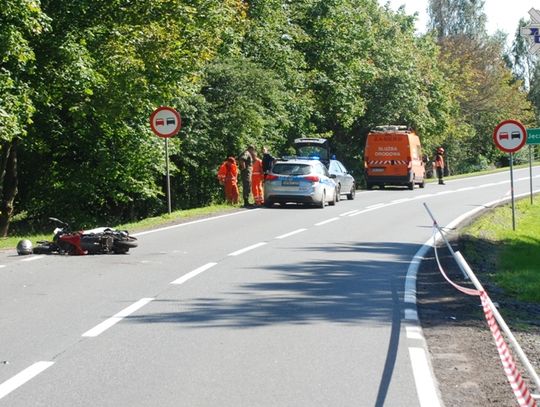 59-letni motorowerzysta uderzył w wojskowego Stara