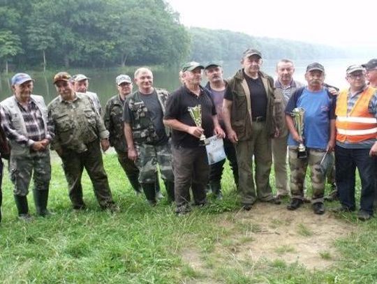6745 punktów  Henryka Domachowskiego. Zawody wędkarskie nad jeziorem w Zdunach 