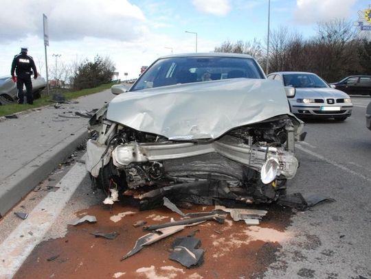 68-letni kierowca ranny w wypadku samochodowym