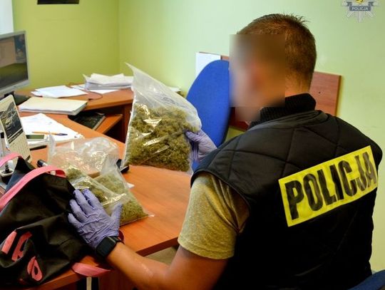 800 gramów marihuany w siatce. Niecodzienny pościg za 19-latkiem  