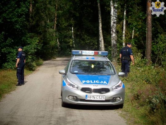 82-latek wyszedł na grzyby. Zagubionego odnaleźli policjanci.