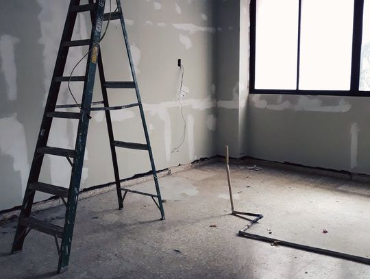 ABC zakupu drabiny - czyli na co zwrócić uwagę przy wyborze?