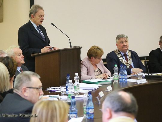 Absolutorium bez stanowiska PiS