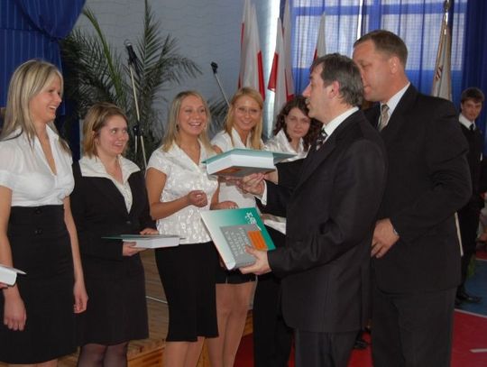 Absolwenci „ekonomika” pożegnali się z nauczycielami, a do matury już niewiele dni...