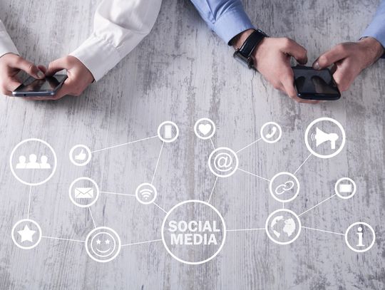 Agencja PR i prowadzenie social mediów – jak budować wizerunek firmy