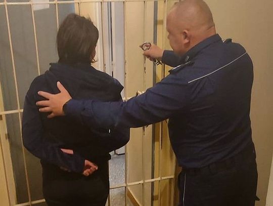 Agresywna 35-latka kobieta podczas interwencji zaatakowała ratowników