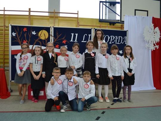 Akademia z okazji 98. rocznicy  Narodowego Święta Niepodległości 11 Listopada  w Zespole Szkół w Suchym Dębie