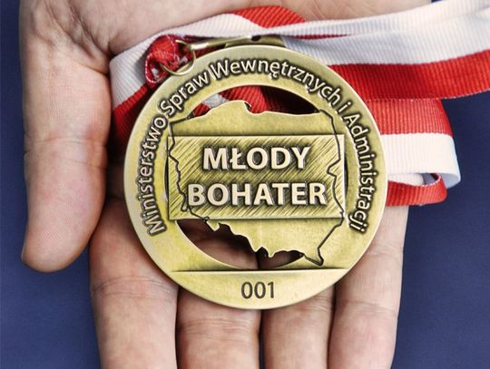 Akcja „Młody Bohater" – szef MSWiA nagradza bohaterskie zachowania dzieci    