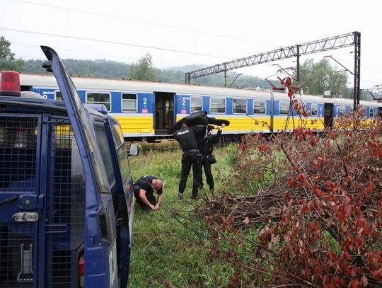 Akcja policji: pakunek niewiadomego pochodzenia