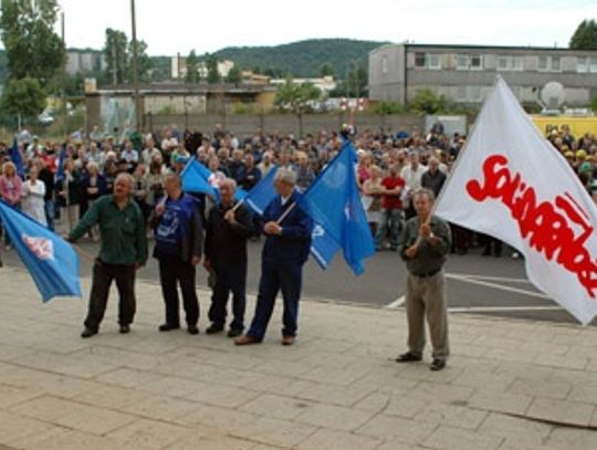 Akcja zwalniania w Stoczni Gdynia, nierentowne kontrakty w realizacji