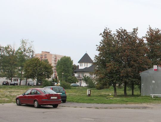 Akt notarialny podpisany... Działka pod sąd sprzedana!