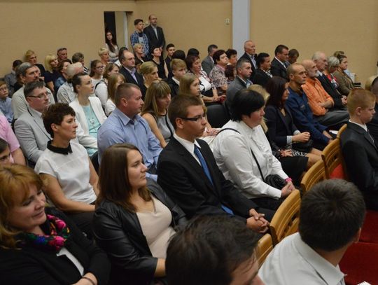 Akty mianowania dla nauczycieli, nagrody dla uczniów i gratulacje dla wyróżnionej w prestiżowym konkursie 