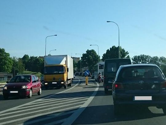 ALARM CZYTELNIKÓW: Nie da się przejechać przez miasto z powodu ogromnych korków 