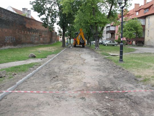 Alejka w centrum Gniewu wypięknieje