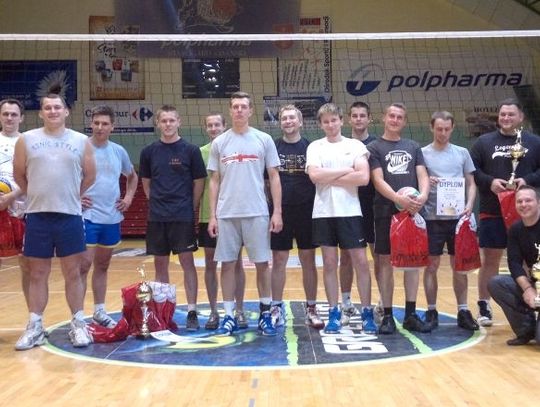 Ambitni niepokonani. Amatorski Liga Piłki Siatkowej - wiosna 2012