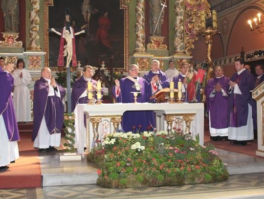 Arcybiskup Głódź w farze