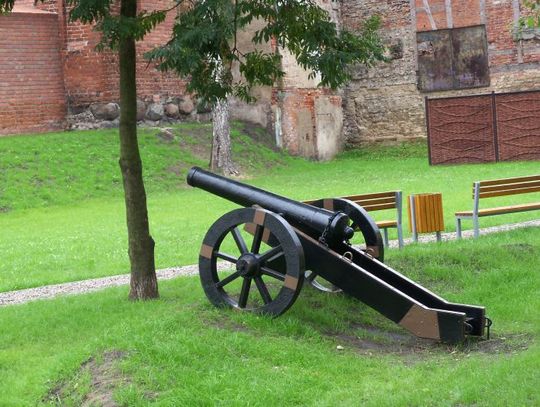 Armata kusi złodziei. Jak nie dewastacja, to kradzież...