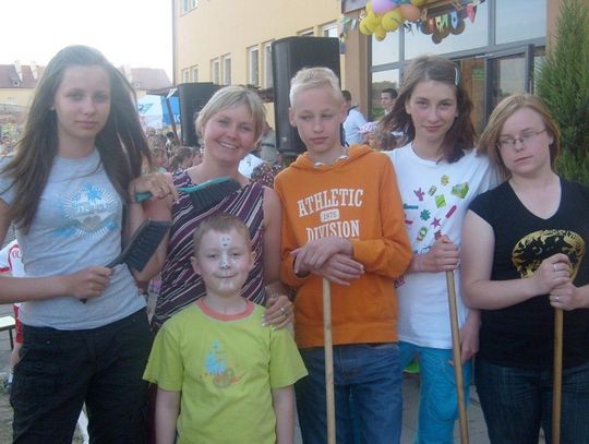 Artystyczne spędzanie czasu. Młodzież z gniewskiego gimnazjum ma szczęście do nauczycieli