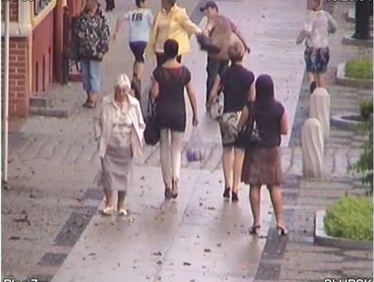 Atakowali staruszki gazem łzawiącym