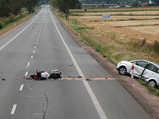 Audi i motocykl zderzyły się na "siódemce". Ciężko ranny motocyklista