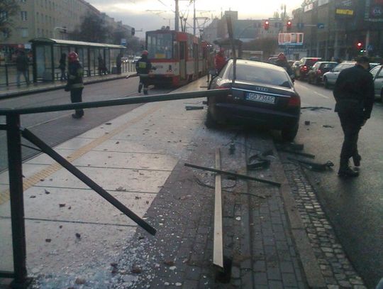 Autem w przystanek tramwajowy