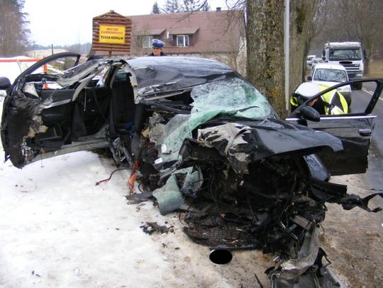 Autokasacja - silnik wyleciał z samochodu