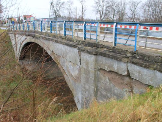 Awaryjnie zamknięto wiadukt w Dzierzgoniu na DW 515. Objazdy mogą wynieść 20 - 30 km!