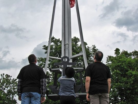 Bandera nad osiedlem. 92. rocznica powstania Szkoły Morskiej w Tczewie