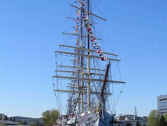 Bandera z MS Piłsudski na Dzień Flagi
