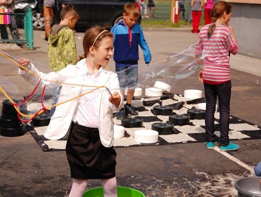 Bańki mydlane, konkurencje sportowe i wata cukrowa