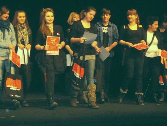 Barwna i przebojowa „Dwójka”. Uczniowie z Tczewa w teatrze po niemiecku