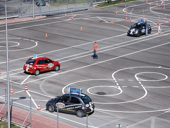 Będą korki! Na drogach i… w szkołach jazdy 