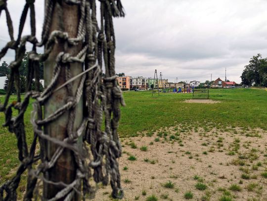 Będzie nowe boisko z trybunami. Umowa z Urzędem Marszałkowskim podpisana