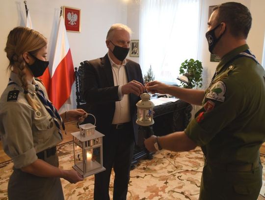 Betlejemskie Światełko Pokoju już w urzędzie 