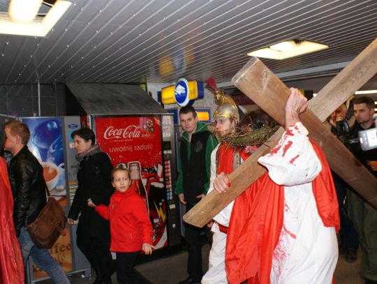 Bez tryumfalizmu - z pokorą