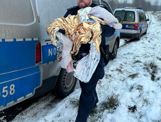 Bezdomna kobieta mieszkała z dwuletnią córeczką w namiocie.