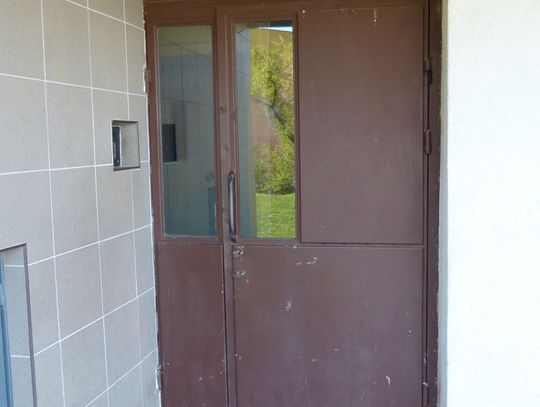 Bezdomni do tego wieżowca już nie wejdą