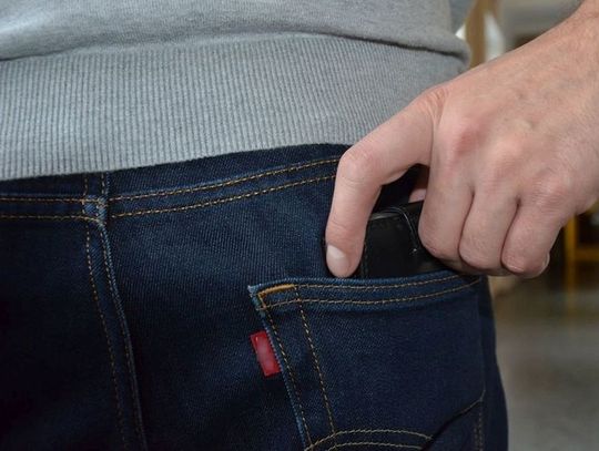 Bezpieczne święta - Policjanci ostrzegają przed złodziejami i oszustami