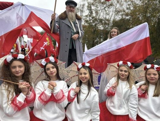 Biało-czerwone bursztynki na Gdańskiej Paradzie Niepodległości