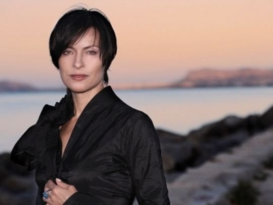 Biblia po kaszubsku. Kaszubka Stenka ze Słowem Bożym