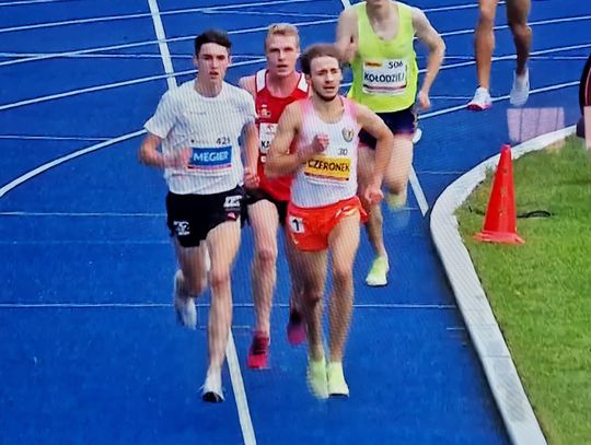 Biegacz z Kokoszkowych mistrzem Polski w biegu na 3000 metrów!