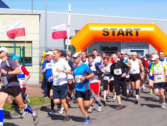 Biegiem uczcili Święto Flagi (ZDJECIA)