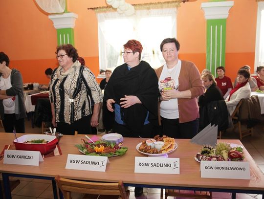 Biły pianę i wbijały gwoździe