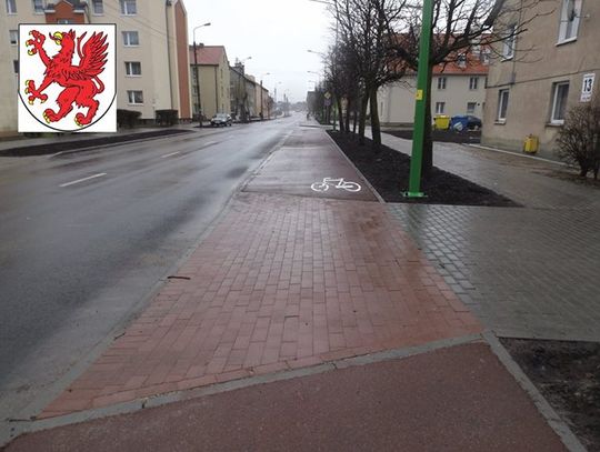 Błędy na ścieżce rowerowej przy ul. Nowowiejskiej?