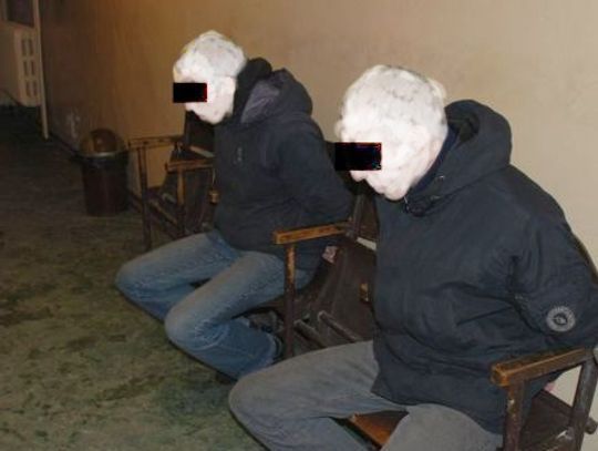 BLIŹNIACZY DUET Z KILKUDZIESIĘCIOMA PRZESTĘPSTWAMI NA KONCIE