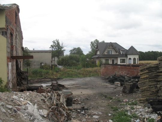 Bohater z wesela uratował życie kobiety. Kto podpalił stodołę?