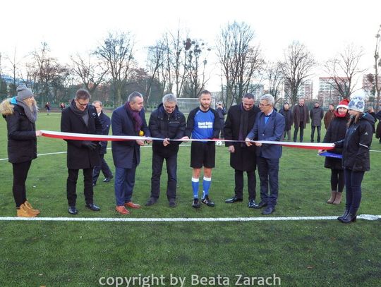 Boisko piłkarskie z nawierzchnią syntetyczną oddane do użytku na AWFiS w Gdańsku