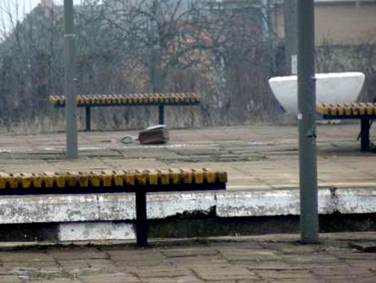 BOMBA na peronie czwartym? Ewakuacja dworca, wstrzymane pociągi