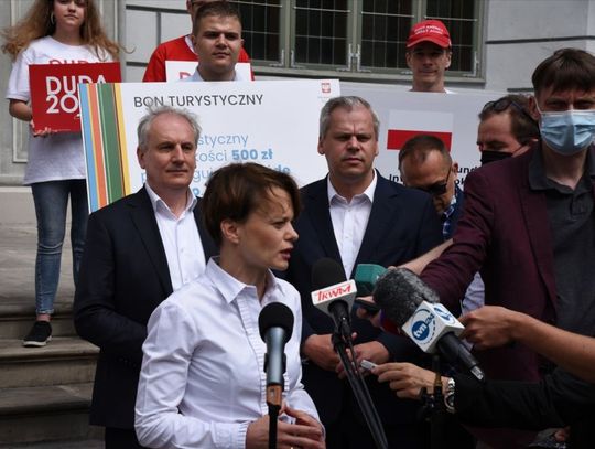 Bon Turystyczny 500 + . Konferencja Minister Rozwoju 