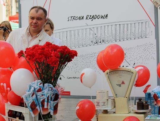 Borowczak przełożył zwrotnicę. Zmiana toru - z Wałęsą w tle